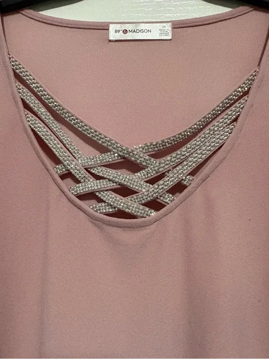 89th & Madison Pink Short Sleeve Top with Crisscross Embellished V-Neck - Picture 2 of 6